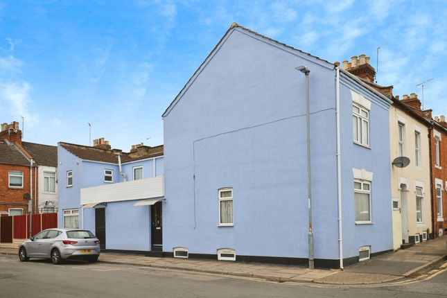 4 bedroom end of terrace house for sale