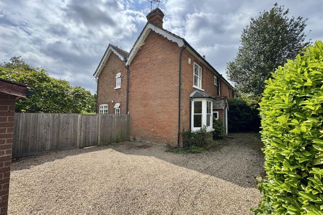 Crookham Road, Fleet GU51 4 bed detached house for sale