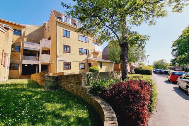 Fareham PO14 2 bed flat for sale