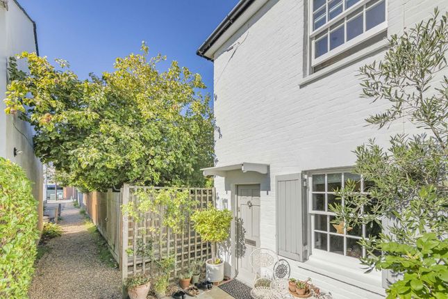York Road, Weybridge KT13 2 bed house for sale