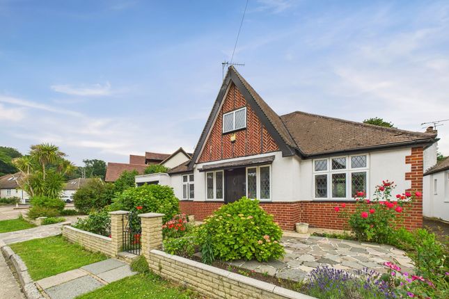 Keswick Gardens, Ruislip, HA4 2 bed detached bungalow for sale