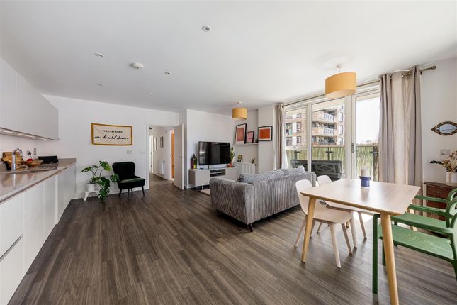 3 bedroom flat for sale