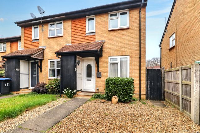 Hawkswell Close, Surrey GU21 2 bed end of terrace house for sale