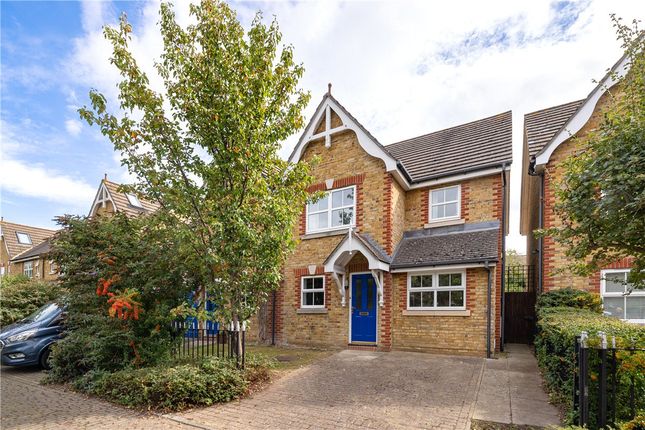 Victoria Mews, Earlsfield, SW18 3 bed semi