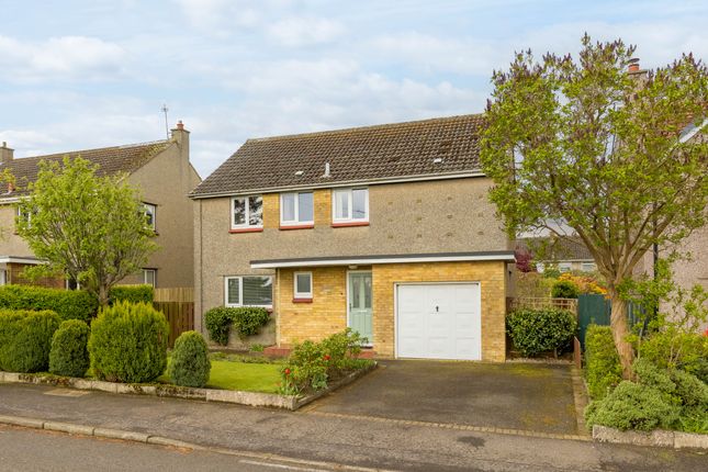 4 bed detached house
