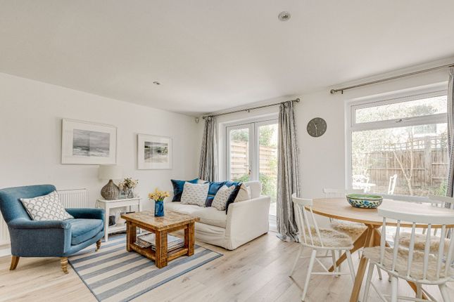 Lynette Avenue, Clapham, London 2 bed flat for sale