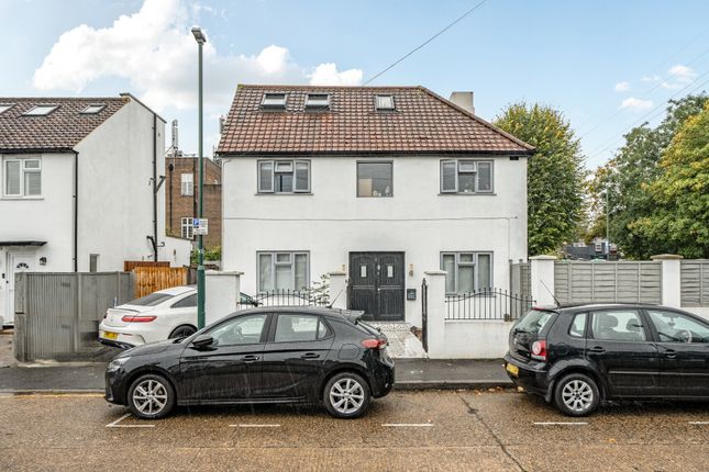 Beverley Gardens, Worcester Park KT4 4 bed semi