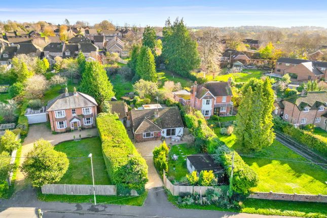 Jacklyns Lane, Alresford SO24 4 bed detached house for sale