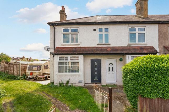 Lavender Grove, Mitcham, Surrey, CR4 3HW 3 bed maisonette for sale