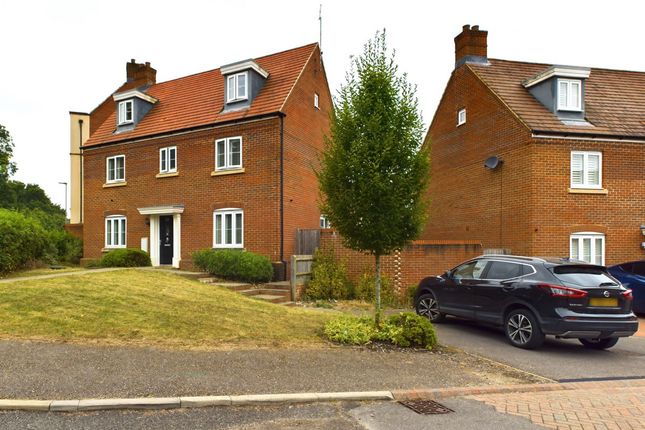 Shearwater Road, Hemel Hempstead, HP3 5 bed detached house for sale