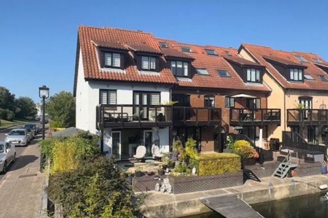 White Heather Court, Hythe, SO45 3 bed townhouse for sale