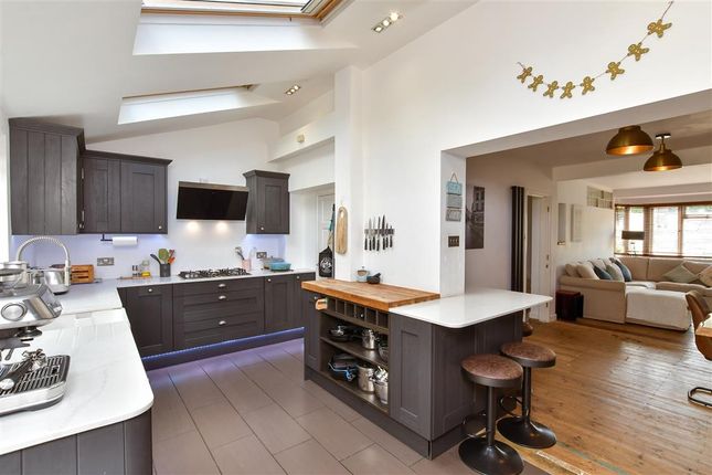 5 bedroom semi-detached house for sale