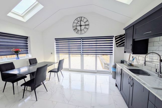 School Road, Cwmllynfell, SA9 2WD 3 bed semi