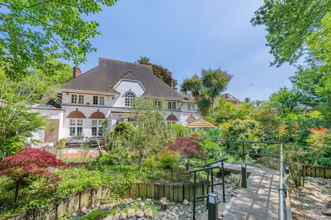 6 bedroom detached house for sale