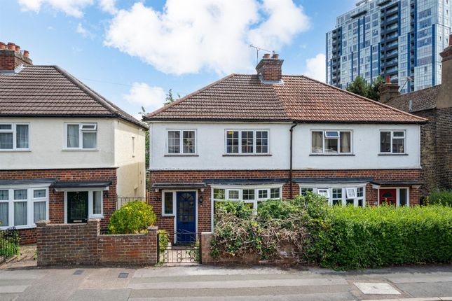 Park Road, Boxmoor, Hemel Hempstead... 3 bed semi