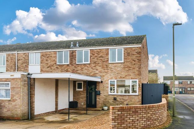 Bicester,  Oxfordshire,  OX26 3 bed end of terrace house for sale