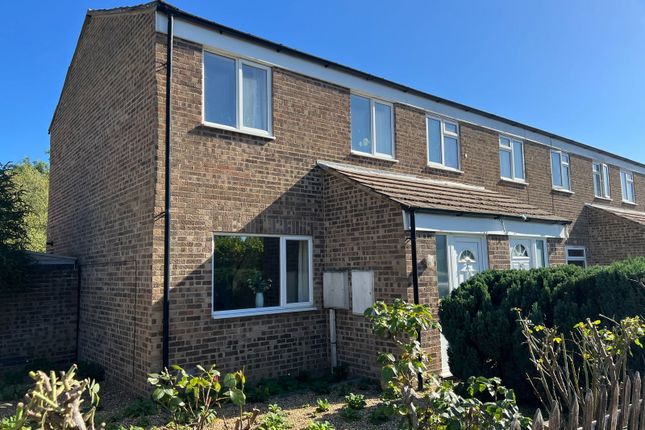 Queens Court Ride, Cobham KT11 2 bed end of terrace house for sale
