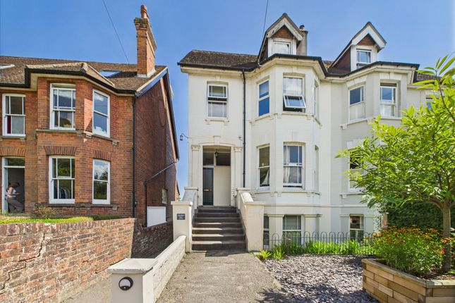 Harlington, Station Road, TN20 2 bed flat for sale