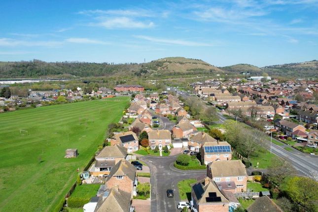 Corone Close, Folkestone CT19 5 bed detached house for sale