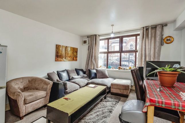 2 bedroom ground floor flat for sale