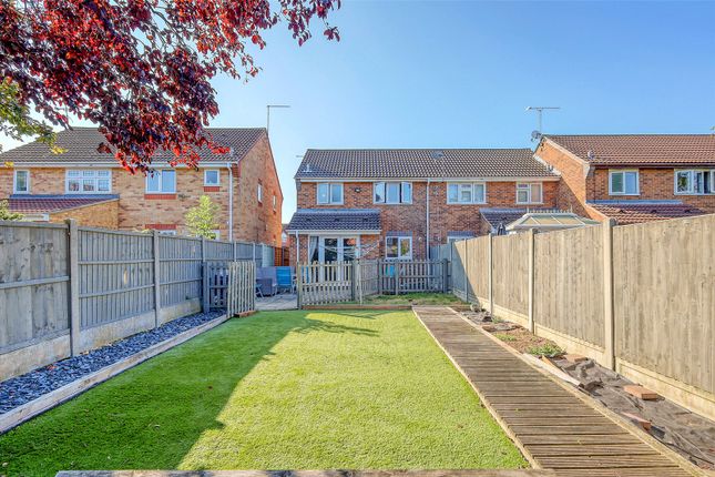 Oakley Avenue, Rayleigh, Essex, SS6 3 bed semi