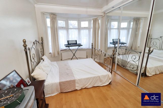 Wood End Avenue, Harrow, HA2 8NT 4 bed semi