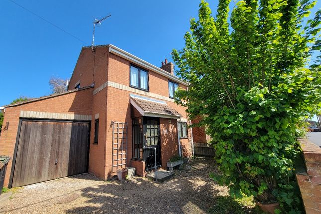 2 bed detached house