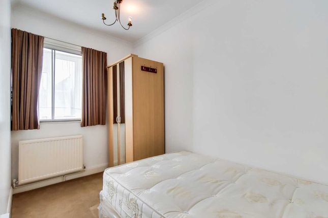 Shepherds Bush Road, Hammersmith W6 7PJ 2 bed flat for sale
