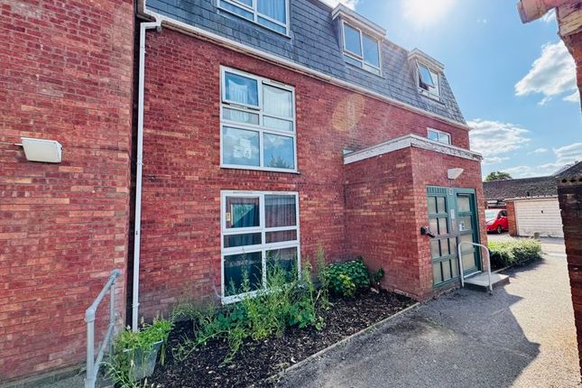 Botwell Common Road, Hayes 1 bed flat for sale