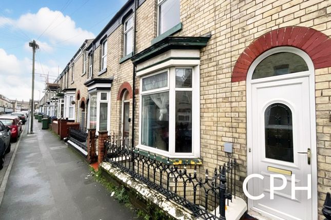 Tindall Street, Scarborough, YO12 2 bed terraced house for sale