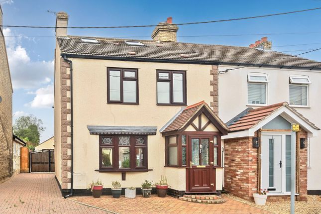 The Thinnings, Flitwick, MK45 4 bed semi