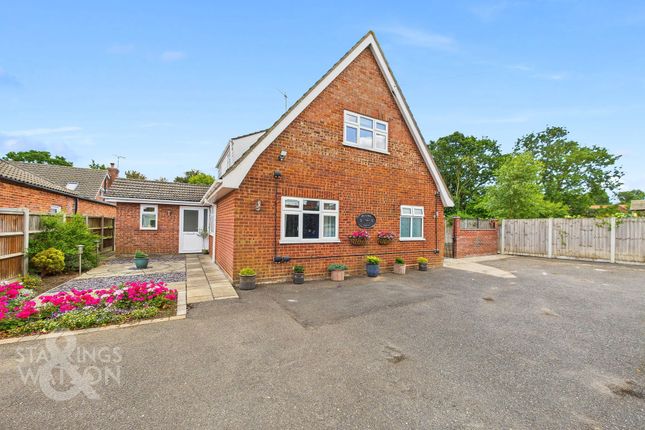 Main Road, Filby, Great Yarmouth 4 bed chalet for sale