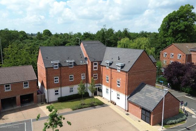 Hutton Close, Newbury, Berkshire, RG14 2 bed apartment for sale
