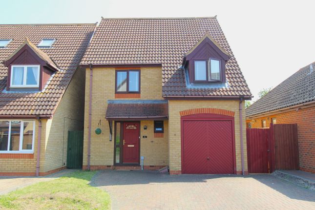 Fieldfare, Sandy 3 bed detached house for sale