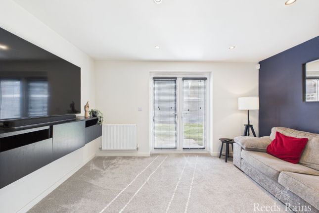 Waudby Way, East Yorkshire HU9 2 bed semi
