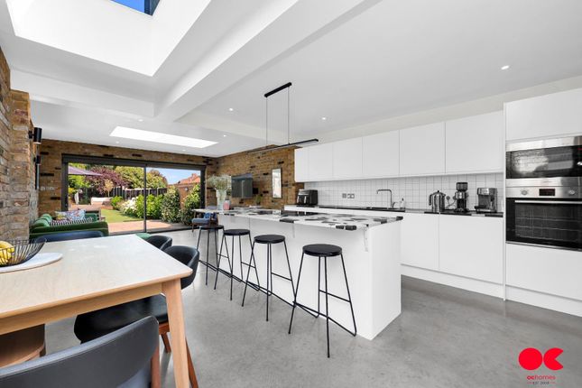 Brentwood Road, Gidea Park RM2 3 bed end of terrace house for sale