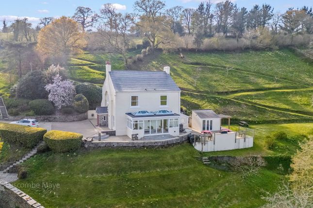 5 bed detached house