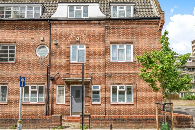 Trafalgar Street, London, SE17 3 bed flat for sale