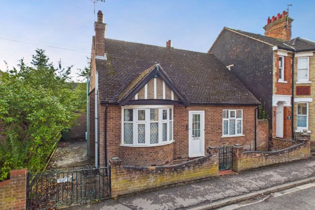 Grove Road, Leighton Buzzard, LU7 2 bed detached bungalow for sale