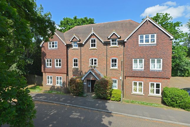 Reris Grange Close, Surrey GU8 2 bed flat for sale
