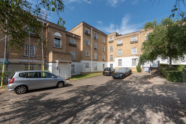 Leigh Hunt Drive, London N14 1 bed flat for sale