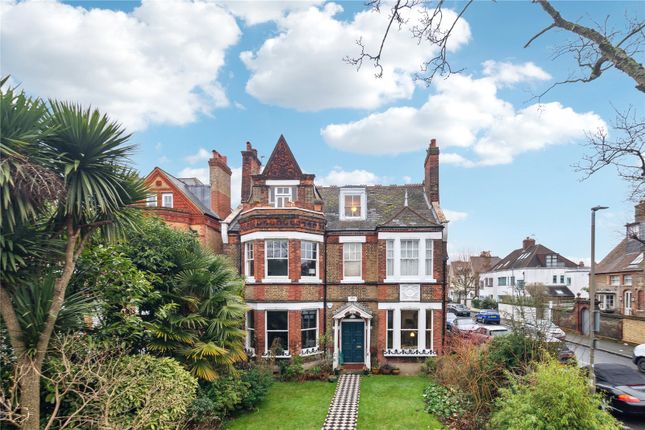 Bolingbroke Grove, London, SW11 3 bed apartment for sale
