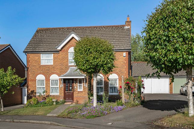 Fontwell Drive, Alton, Hampshire 4 bed detached house for sale