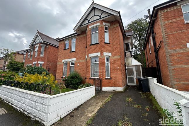 5 bed detached house