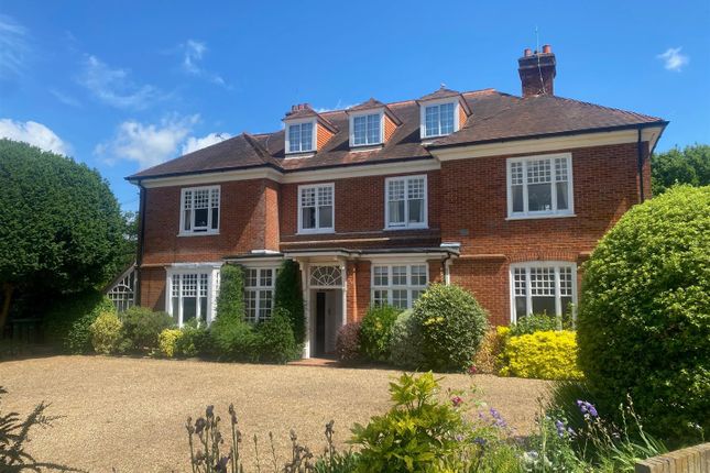 HAWKWOOD RISE, GREAT BOOKHAM, KT23 3 bed apartment for sale