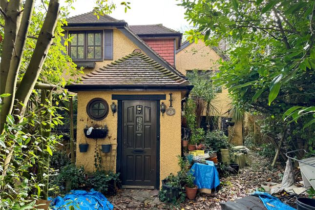 Yew Lane, New Milton, Hampshire, BH25 4 bed semi