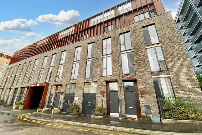 Roof Gardens, Bentinck Street... 1 bed apartment for sale