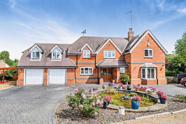 Holly Grove, Church Lawford 4 bed detached house for sale