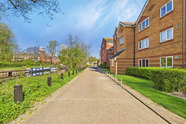 Bream Close, London 1 bed flat for sale