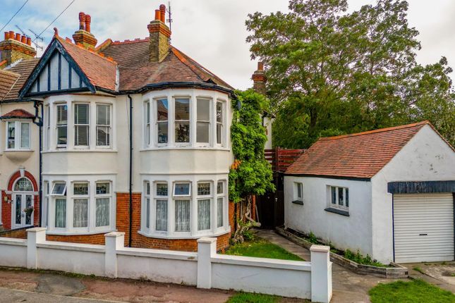 5 bedroom end of terrace house for sale